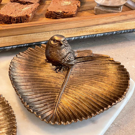 PAJARO EN HOJA